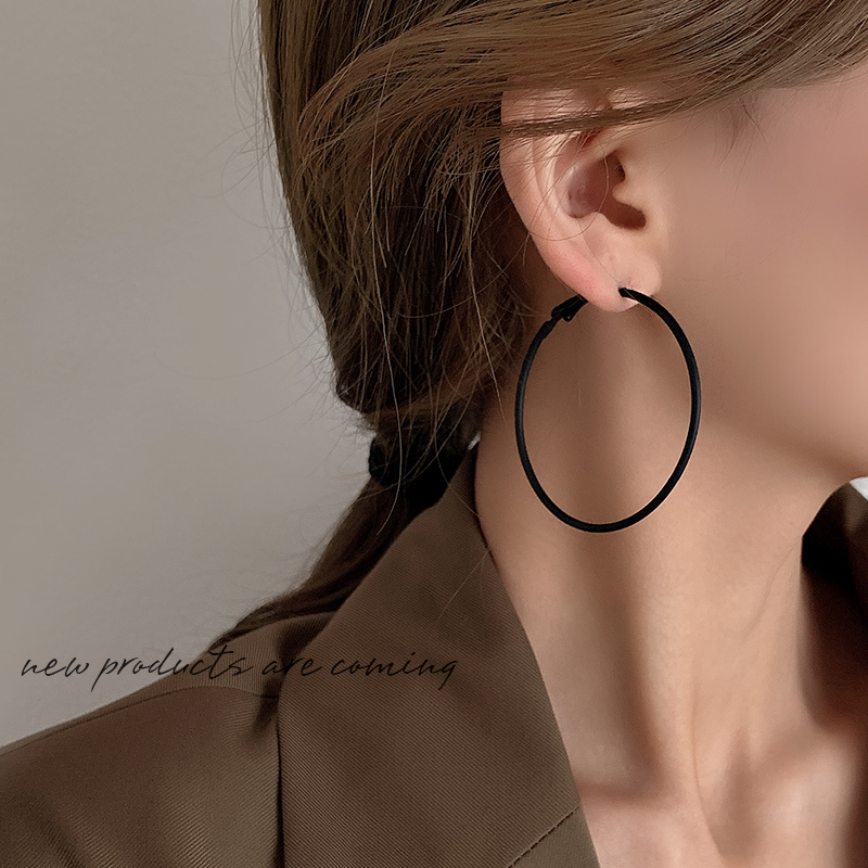 Khuyên Tai Tròn Lớn Màu Đen Phong Cách Hàn Quốc 2023 Cho Nữ