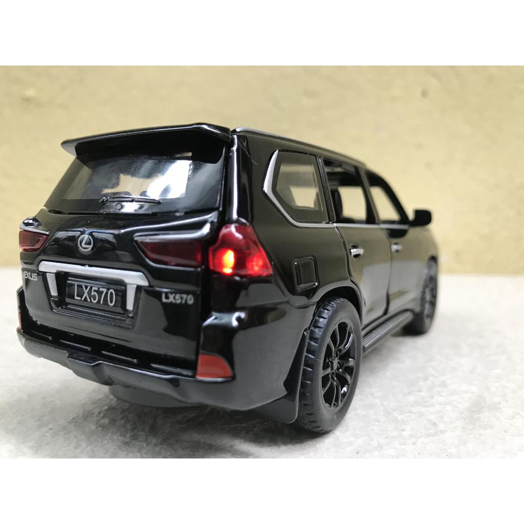 Mô hình xe LEXUS LX570 2022  1:32