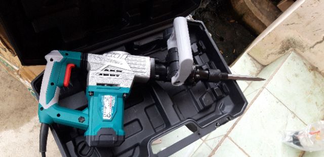 MÁY ĐỤC BÊ TÔNG CHUYÊN DÙNG 1300W TOTAL
MODEL: TH213006