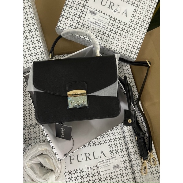 𝐓𝐮́𝐢 𝐅𝐮𝐫𝐥𝐚 𝐦𝐞𝐭𝐫𝐨𝐩𝐨𝐥𝐢𝐬 𝐭𝐚𝐲 𝐜𝐚̂̀𝐦