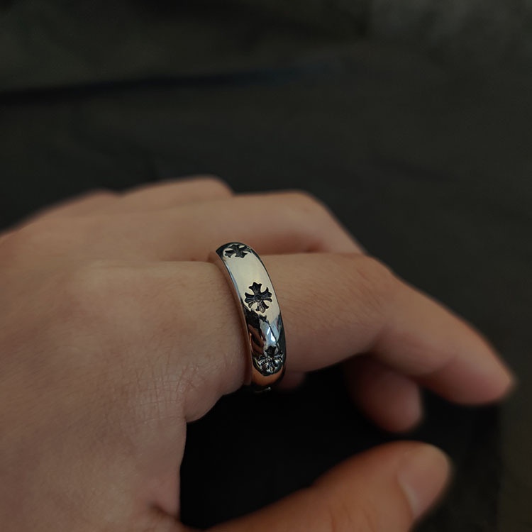 Nhẫn Chrome Heart Thép Titan Không Gỉ Bản Bo Tròn Dành Cho Nam Nữ