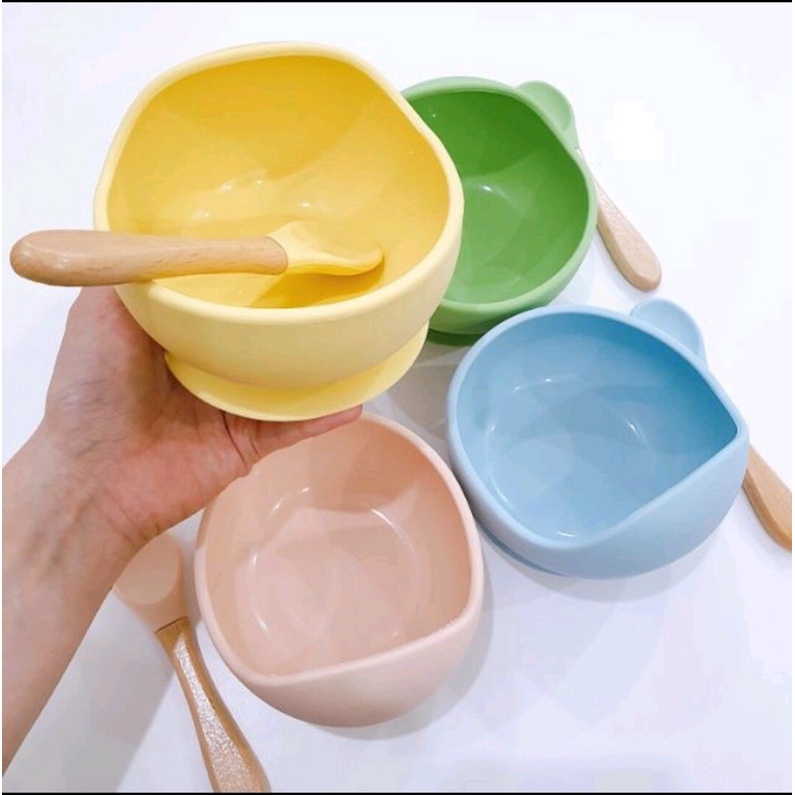 Bát silicon chống đổ kèm thìa cán gỗ cho bé ăn dặm