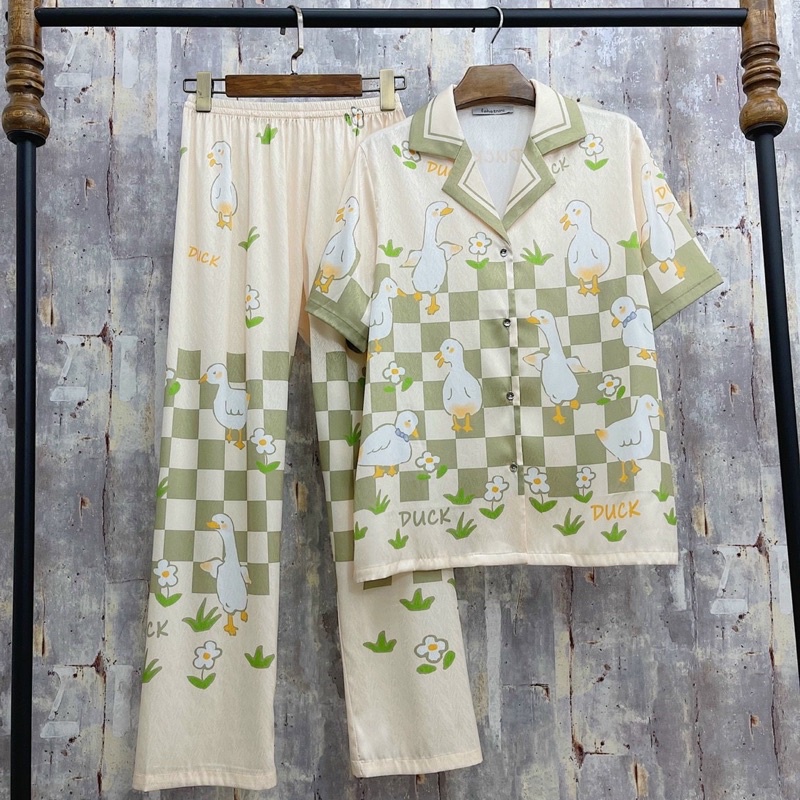 Bộ ngủ mặc nhà pijama lụa xước Quảng Châu cao cấp tay ngắn duck trắng