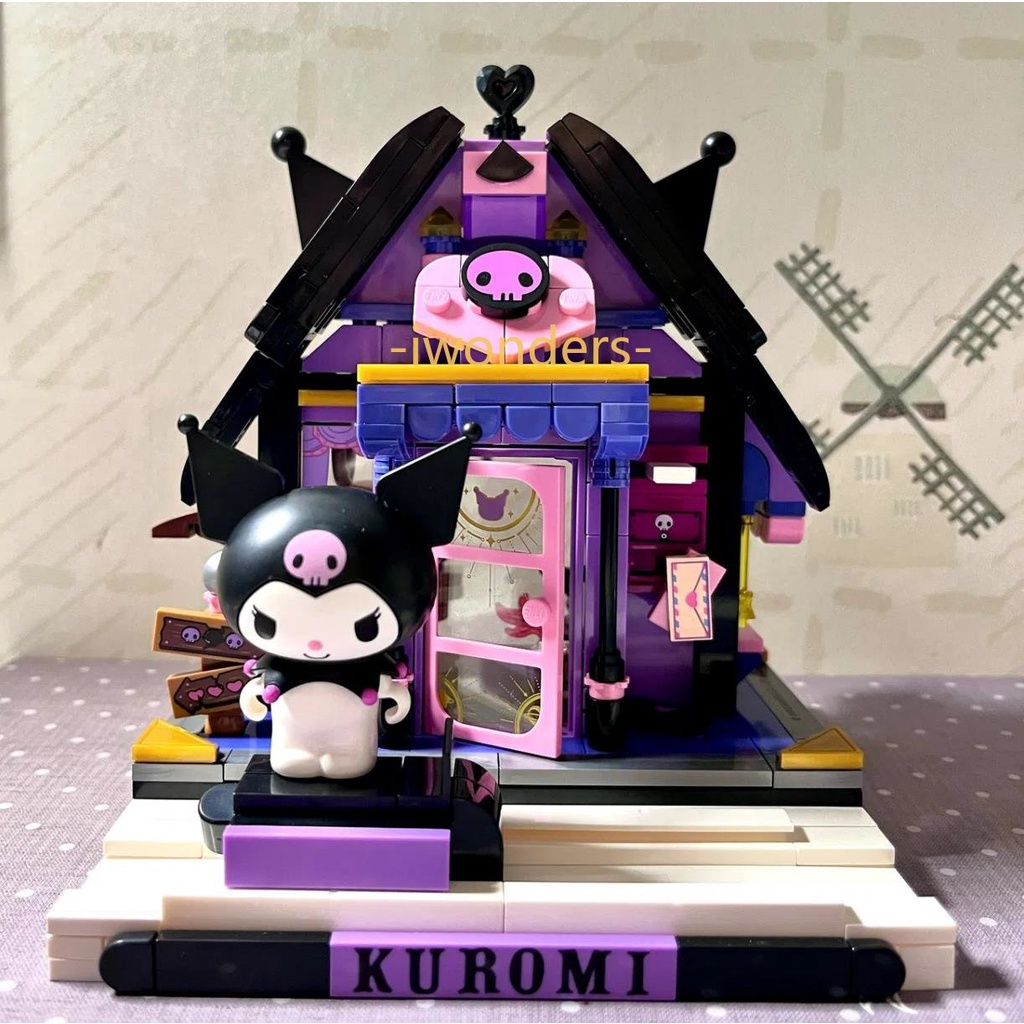 Giai điệu: Kuromi Xếp hình Khối xây dựng Sanrio Loạt chế độ xem phố Phim hoạt hình sáng tạo Lắp ráp Đồ chơi DIY Đồ chơi mô hình quà tặng cho bé gái Kids education toys