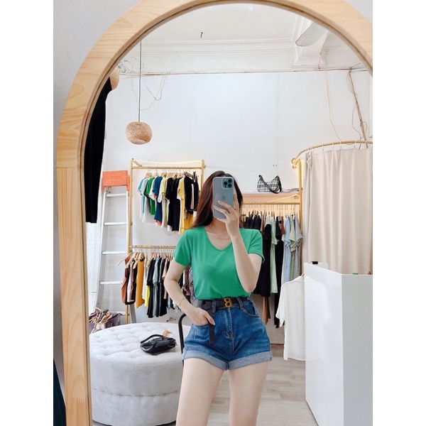 Áo thun tăm cổ tim suông