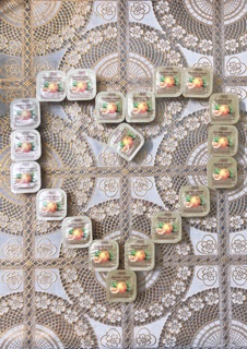 1 hộp kẹo C trái tim