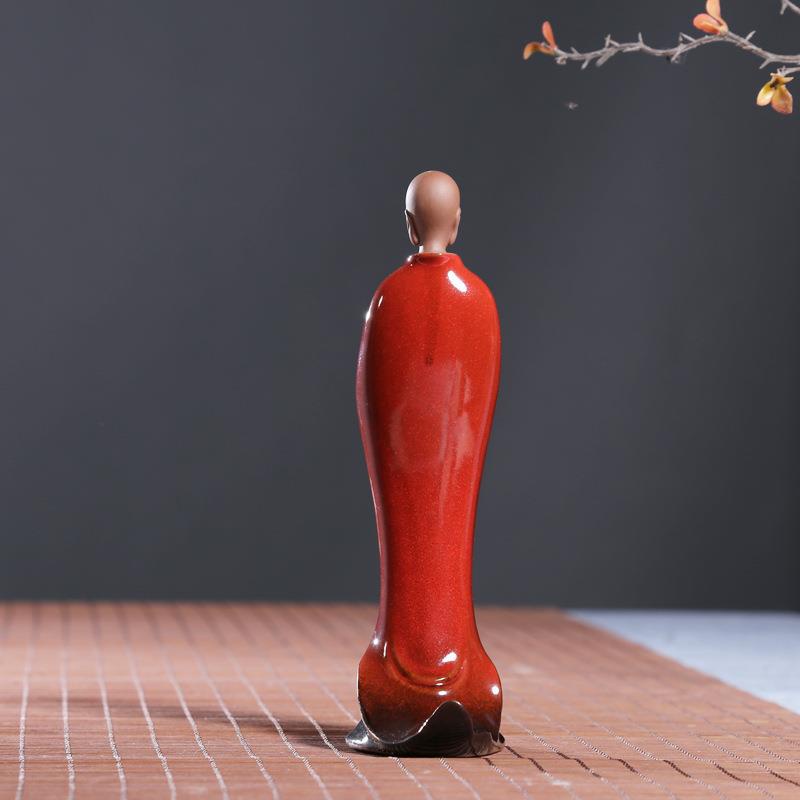 Tượng gốm Vô danh niệm phật áo đỏ- Tượng trang trí deco không gian bàn trà, thiền tịnh phối lũa tiểu cảnh bonsai