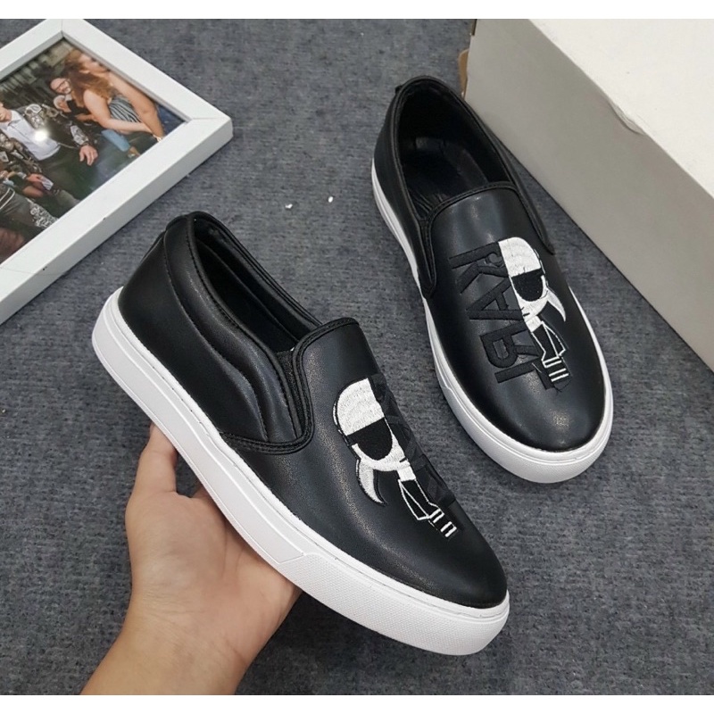 Giầy nam slip on có hoạ tiết thêu hình đế trắng, Giầy sục thời trang nam phong cách hàn quốc btshop từ 38 đến 42.