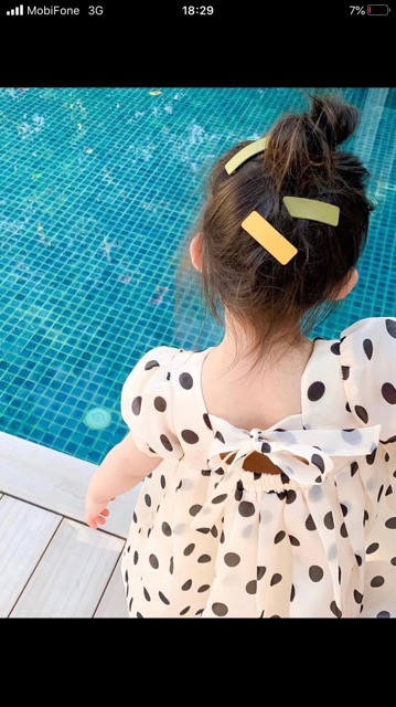 Váy chấm bi bé gái