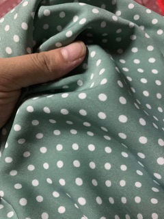 Vải lụa trượt chấm bi