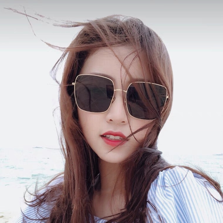 Kính Râm Nữ Oversize Tròng Vuông Chống Tia UV400 Thời Trang