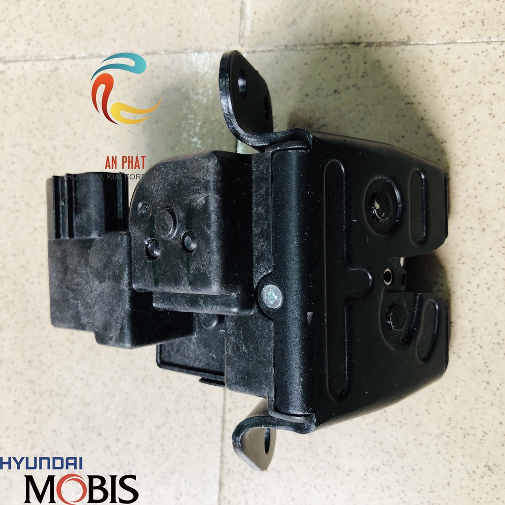 Ổ KHÓA NGẬM CỐP HẬU HUYNDAI I30 CHÍNH HÃNG 812302L200 NHẬP KHẨU HÀN QUỐC