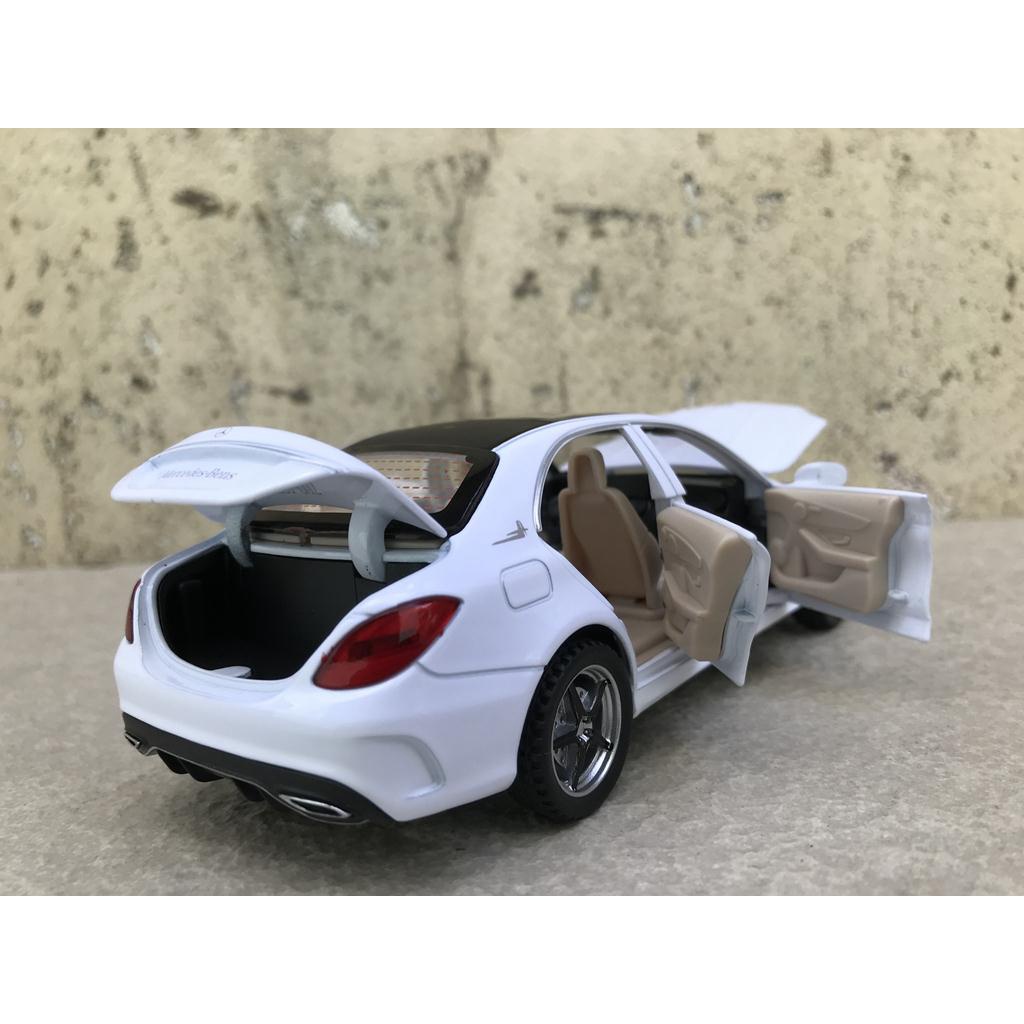 Xe mô hình ô tô Mercedes C260L 1:32