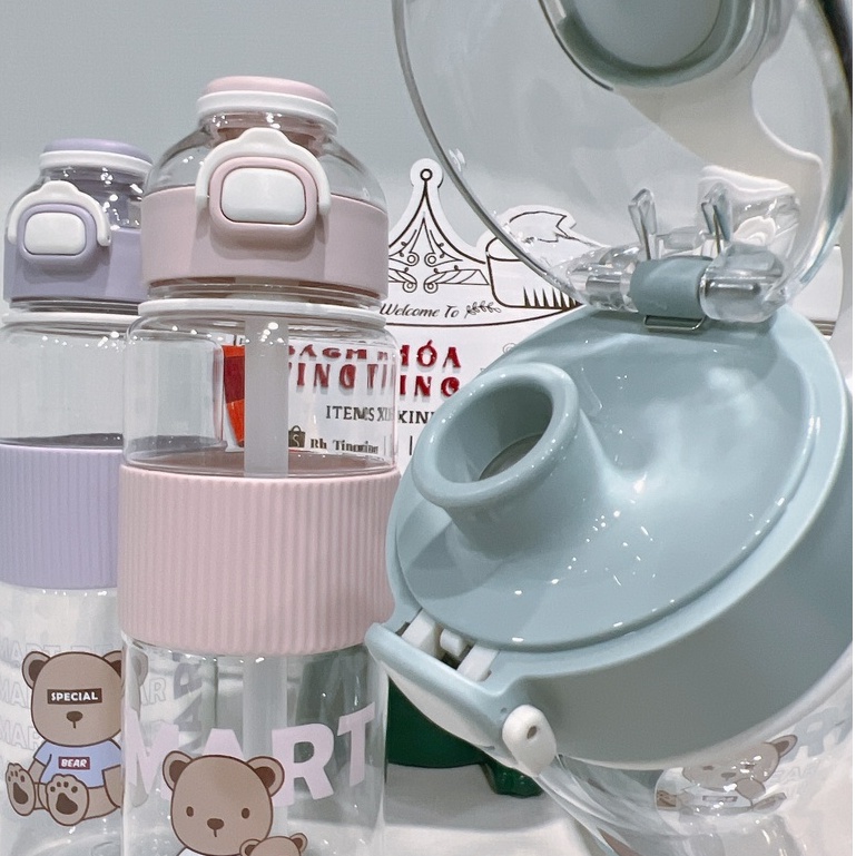 Bình nước nhựa 1100ml có ống hút họa tiết gấu đáng yêu màu sắc nhẹ nhàng, Bình đựng nước cute kèm sticker 2D _TingTing