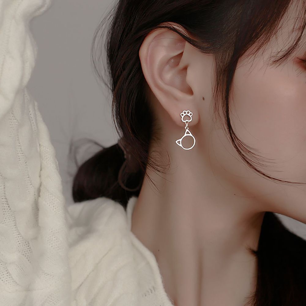 Khuyên tai bằng đồng hình chân mèo thiết kế dễ thương cá tính cho nữ