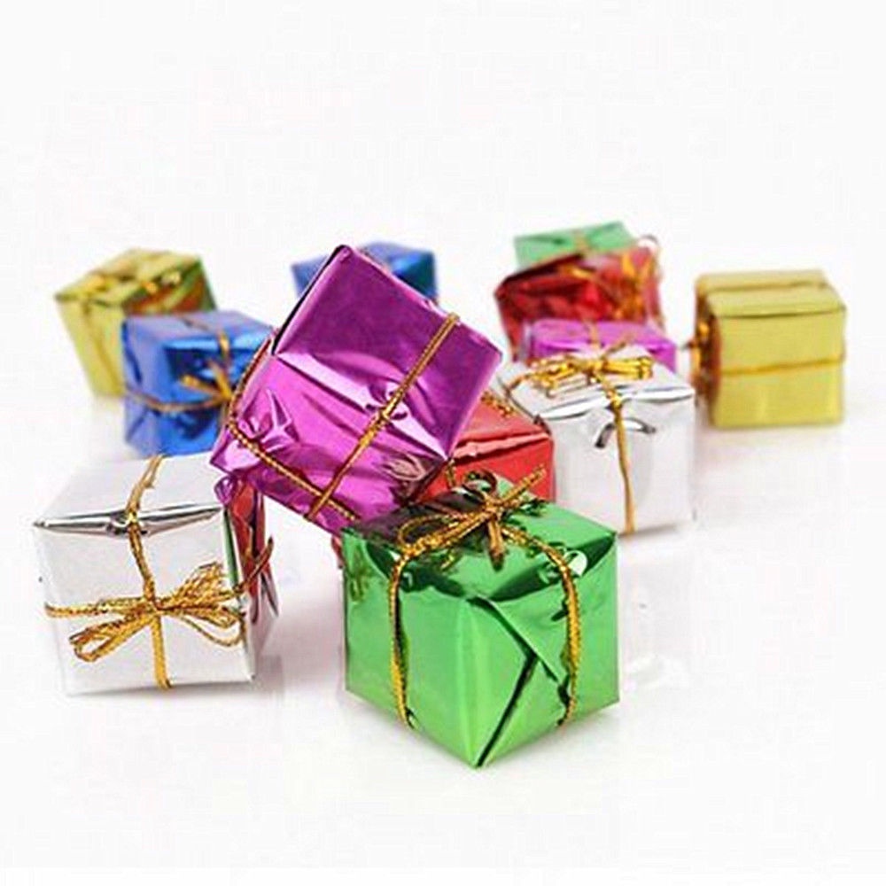 Set 12 hộp quà Giáng Sinh hình vuông màu laser phụ kiện treo trang trí cho cây noel/tô điểm cho ngôi nhà