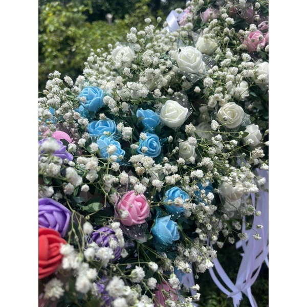 Vòng hoa baby tươi phối hoa trắng