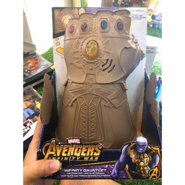 ✅ Găng tay vô cực của Thanos tỉ lệ 1:1 có thể đeo được 😂😂