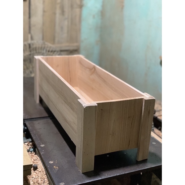 Chậu trồng cây hình chữ nhật  , gỗ tự nhiên / dài 70cm , rộng 25cm , cao 25cm