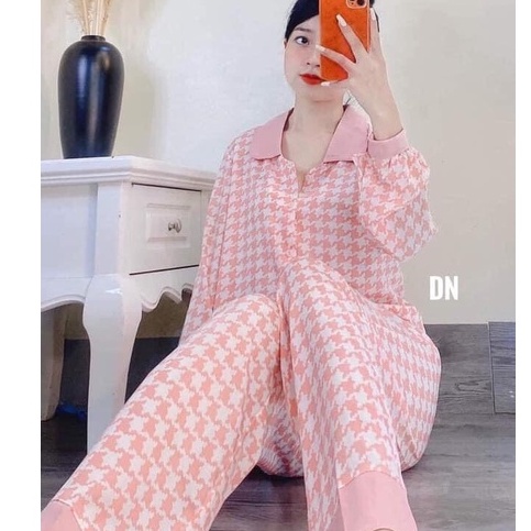 Bộ đồ ngủ pijama nữ tay dài quần dài chất lụa Kate Thái mềm mịn họa tiết ziczac hồng siêu xinh