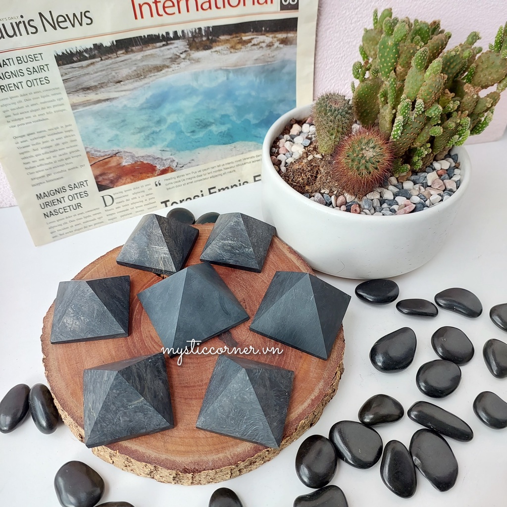 Kim tự tháp đá Shungite ngăn chặn bức xạ điện từ, đá năng lượng, đá thanh tẩy, đá phong thủy trong Tarot, Reiki