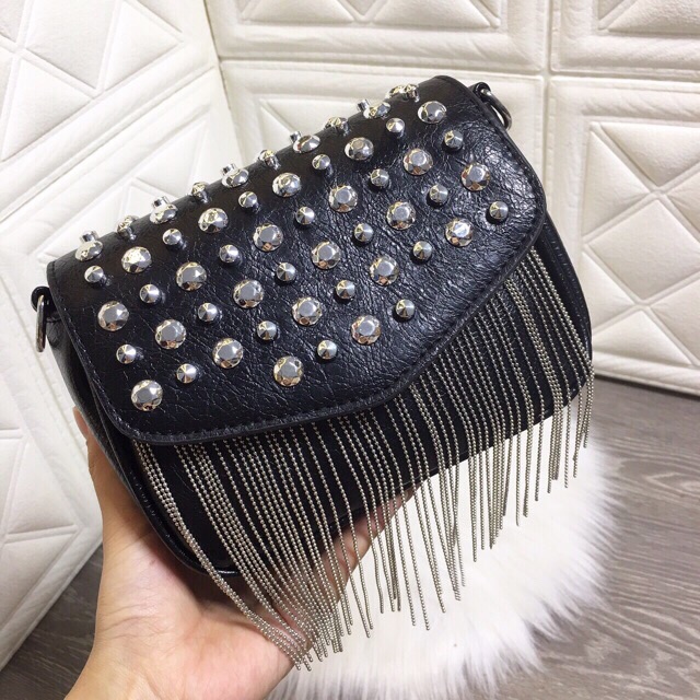 Túi tua rua đính đá