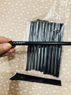 Chì vặn kẻ mí mắt