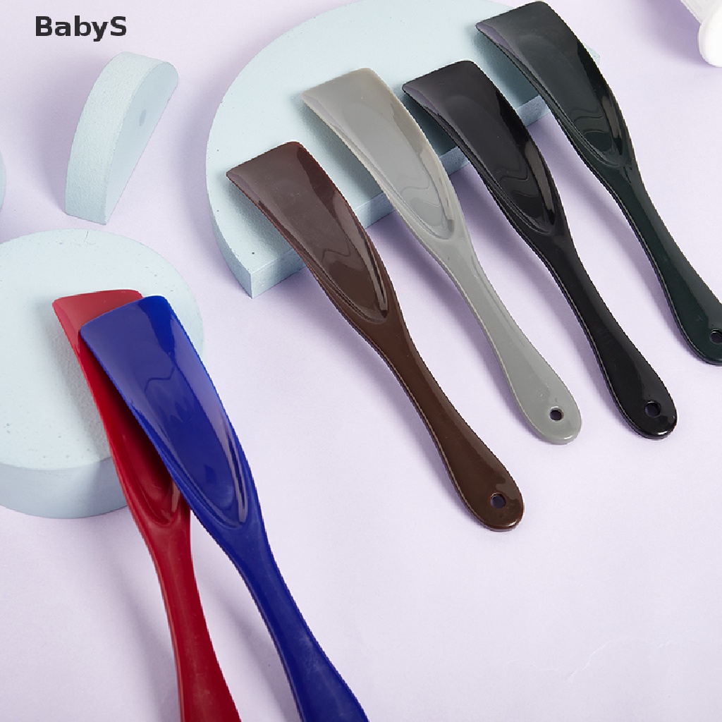 1 Dụng cụ hỗ trợ mang giày bằng nhựa