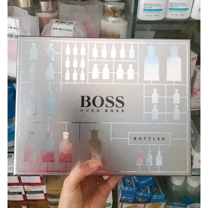 Set nước hoa nam Hugo Boss gồm( nước hoa EDT 100ml + xịt khử mùi 150ml + sữa tắm 100ml)