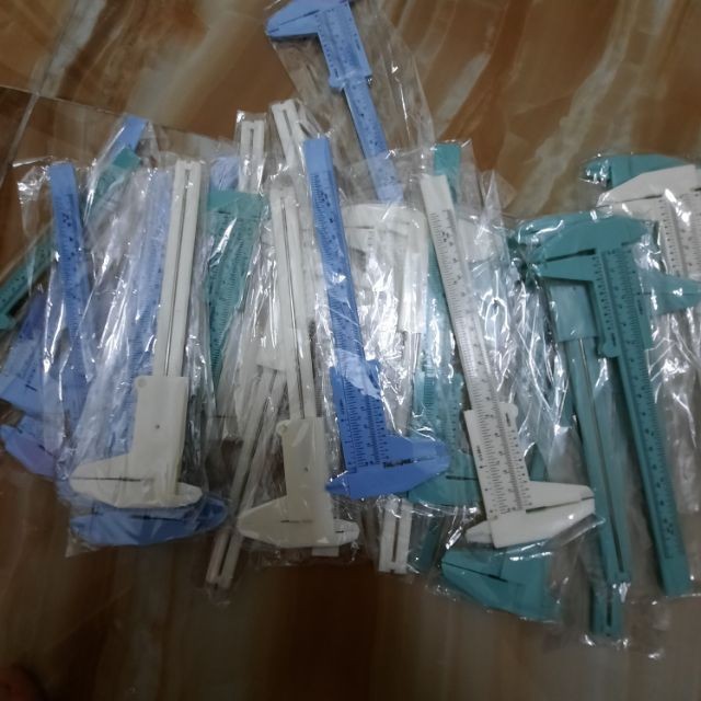 thước nhựa đo kích thước 15cm.