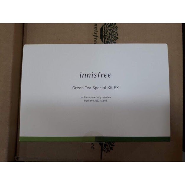 Bộ Innisfree Green Tea Special Kit EX Kit 4 Item cho da dầu, da hỗn hợp thiên dầu, da mụn và nhạy cảm.