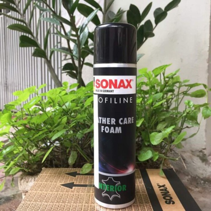 Chai xịt làm sạch và bảo dưỡng da dạng bọt trên ô tô nhãn hiệu Sonax 289300 dung tích 400ml - Hàng chính hãng