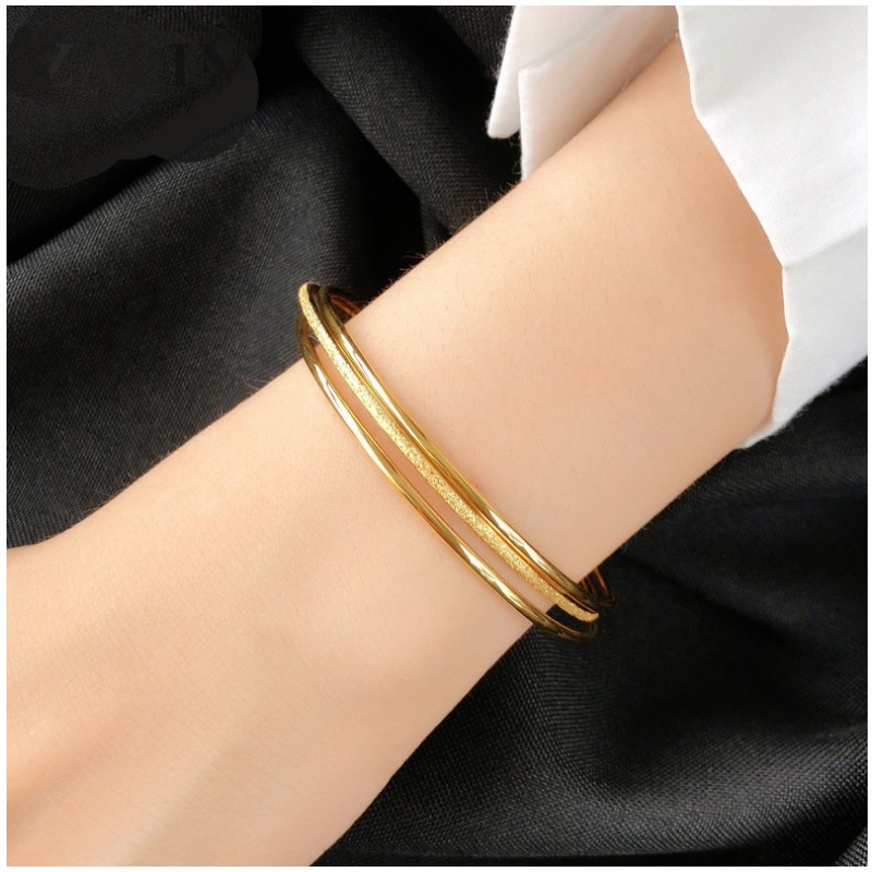 Bộ 3 Vòng Tay Nữ Titan Không Rỉ Hình Tròn Chạm Cát TT 4115