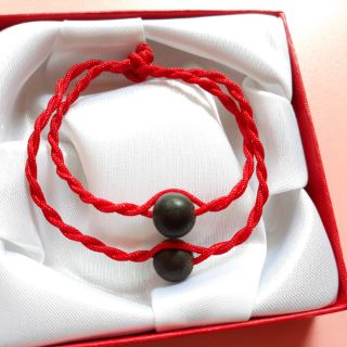 Vòng tay sợi chỉ đỏ may mắn