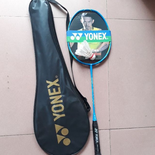 Vợt cầu lông YONEX kèm quả cầu 110k.