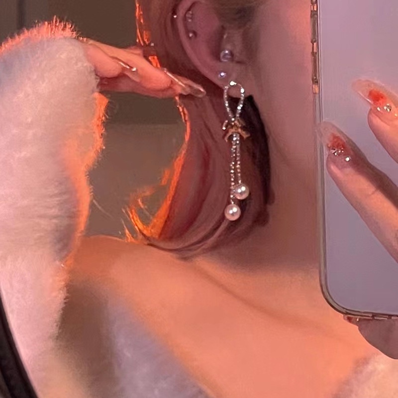 Bông Tai Dáng Dài Đính Nơ Và Ngọc Trai Phối Tua Rua Thời Trang Cao Cấp Thanh Lịch