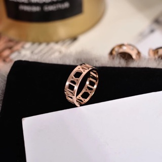 Nhẫn titan ko đen la mã rỗng