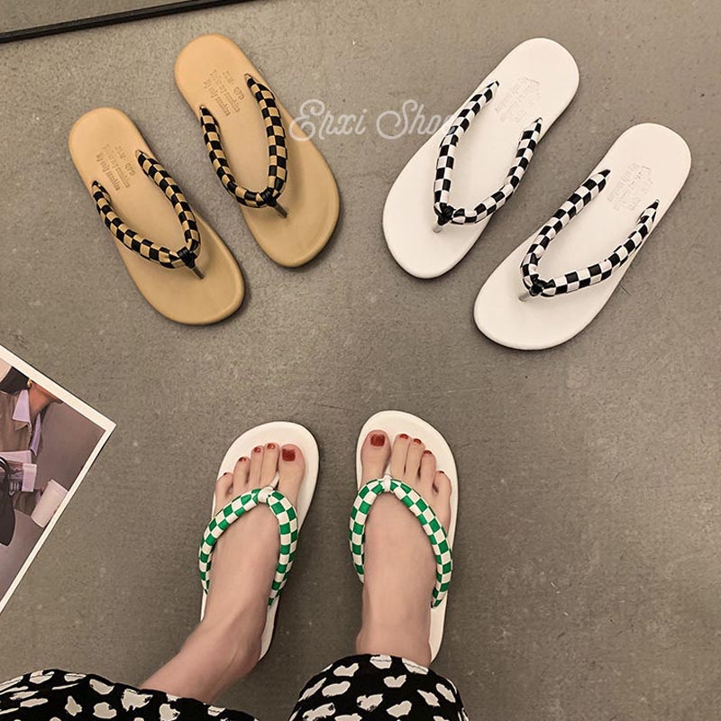 Dép Xỏ Ngón Đi Biển Hở Ngón Họa Tiết Kẻ Ô Trắng Đen Cho Nữ