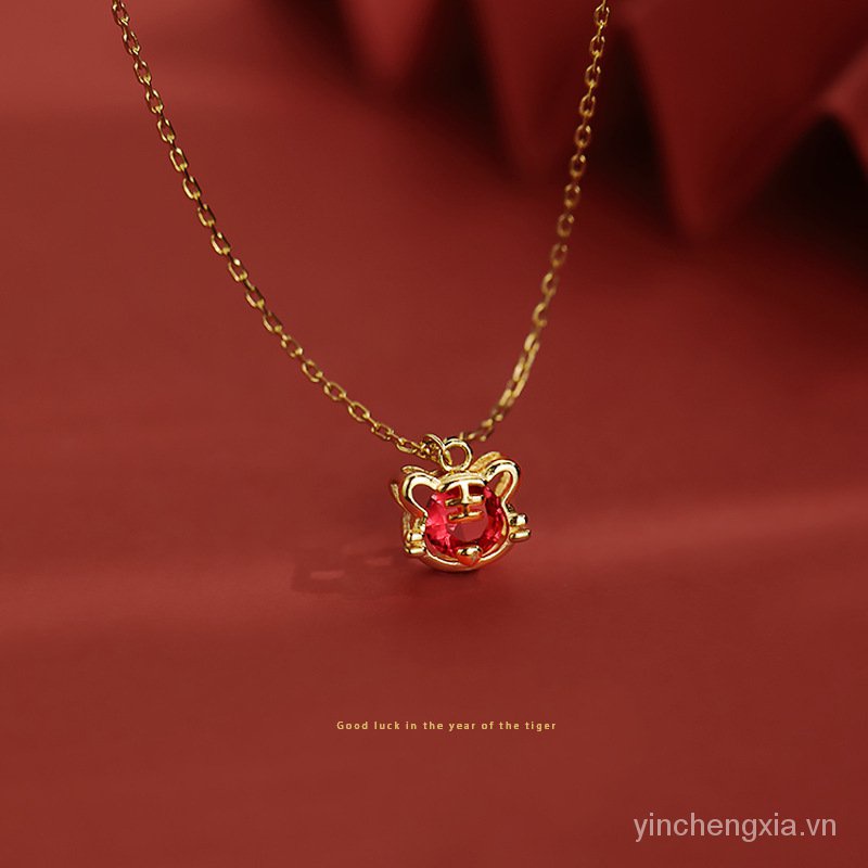 Vòng cổ mặt hình con hổ đính đá ruby sang trọng cho nữ