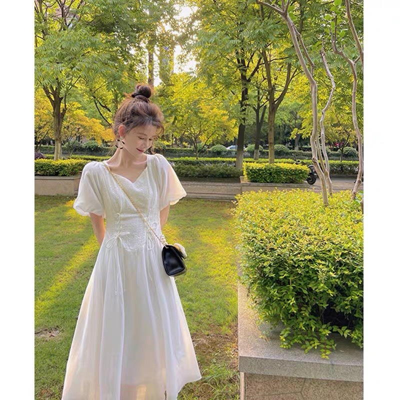 ĐẦM MIDI HOA ẨN CỔ V ĐAN 2 BÊN EO TAY BỒNG