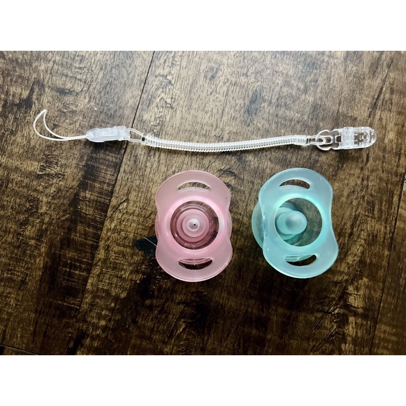 Ti ngậm silicone Agi cho bé 0-6 tháng tặng kèm hộp đựng và dây đeo