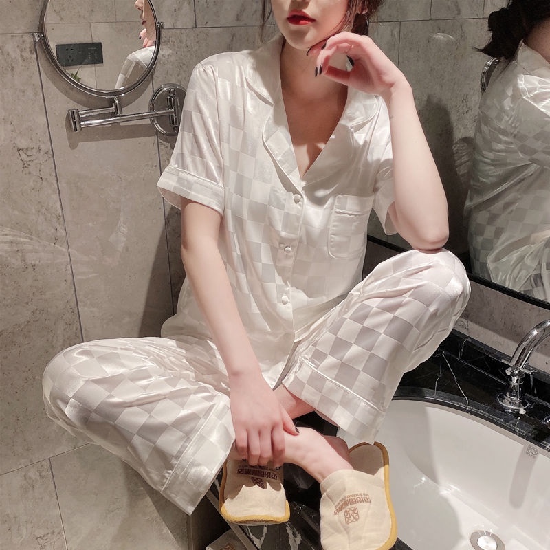 Bộ quần áo mặc ở nhà bằng vải lụa sang trọng thời trang dành cho nữ