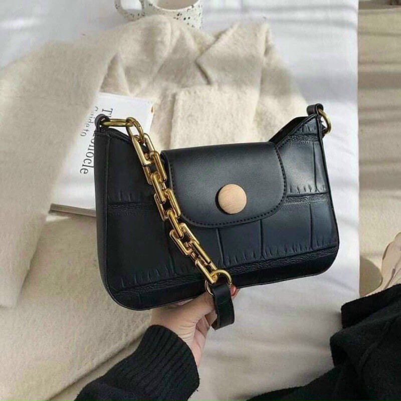 Túi kẹp nách da rắn phối nút thời trang