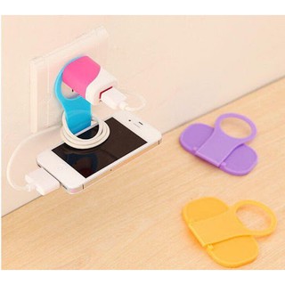 Giá đỡ điện thoại khi sạc pin