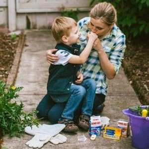 Kem Mỡ Kháng Sinh Neosporin, Xịt Sát Trùng Vết Thương Của Mỹ