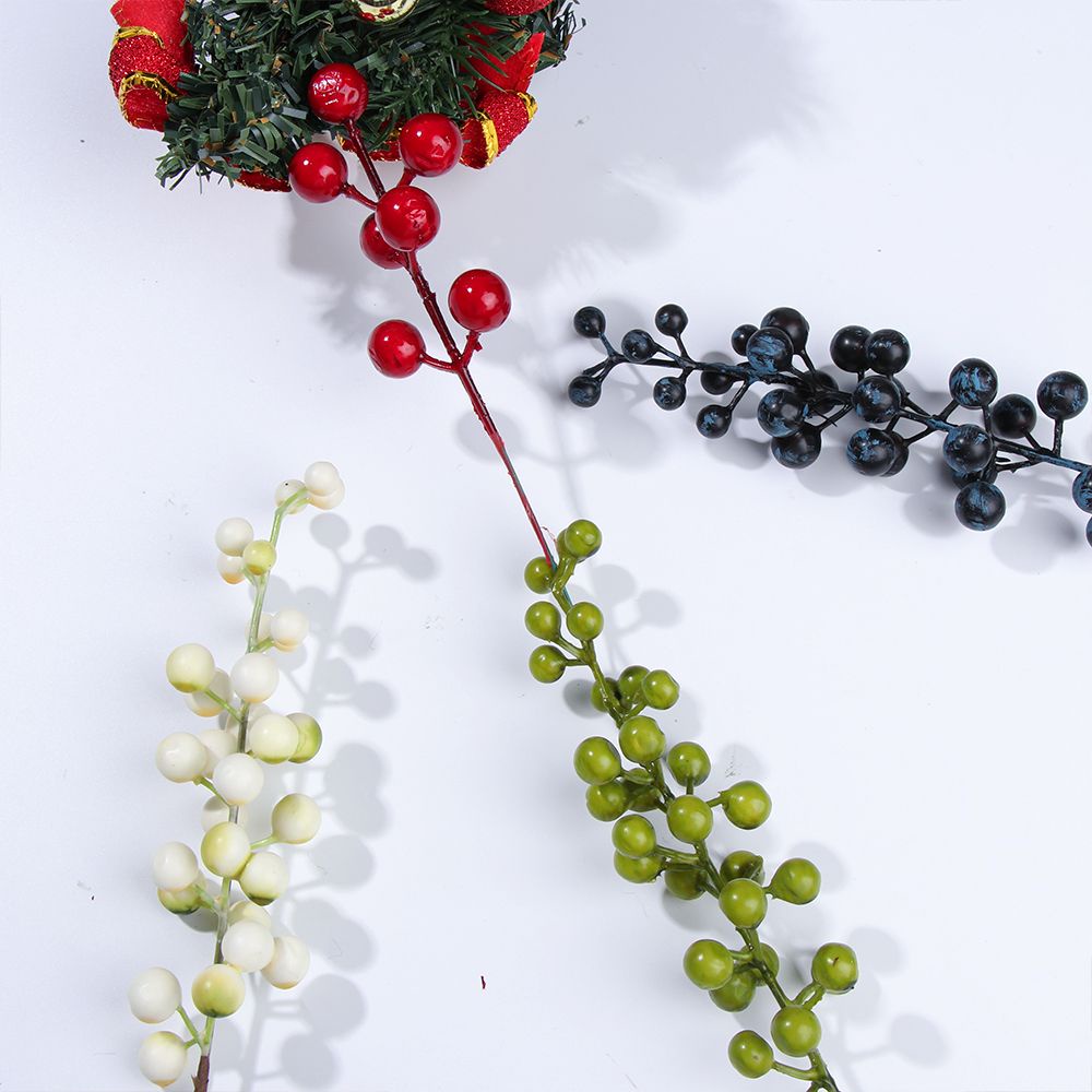 Nhánh cây quả tùng đỏ diy trang trí tiệc giáng sinh độc đáo