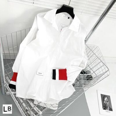 Áo sơ mi trắng viền phối màu đỏ đen bo tay cá tính