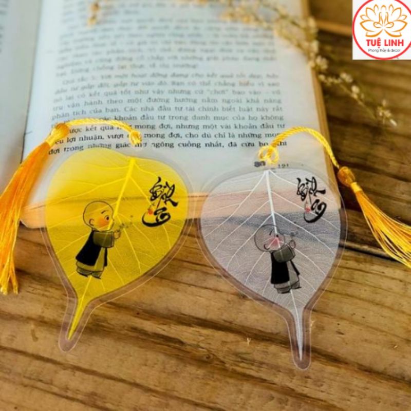 Lá Bồ Đề _ Chú Tiểu cầm hoa An Nhiên Bình An