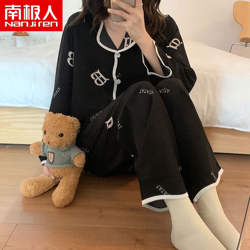 Bộ đồ ngủ tay dài bằng chất liệu lụa mát in họa tiết hoạt hình dễ thương thời trang thoải mái cho nữ 2024