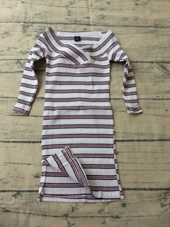 Đầm body xẻ tà 